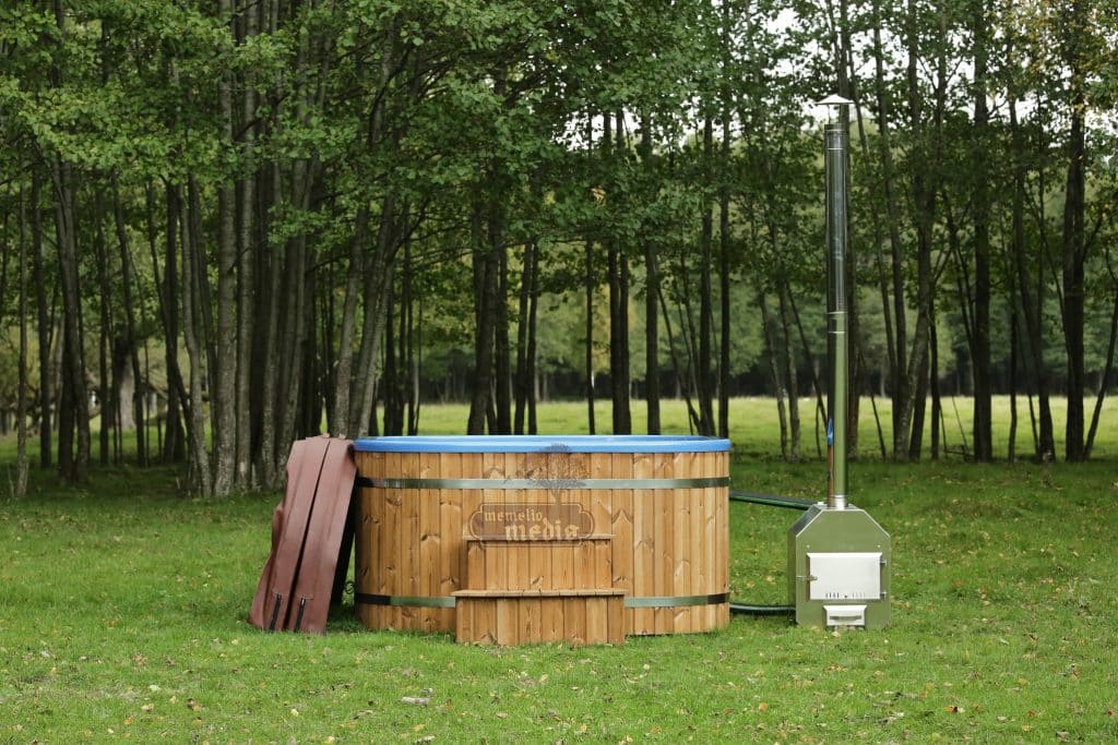 acrylic-hot-tub-external-heater-rectangular-shape-blue-insert-thermowood-01-min
