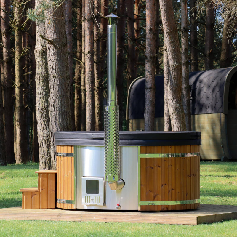 Acrylic hot tub with integrated heater and thermo wood cladding