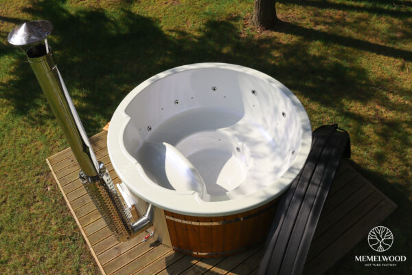 Acrylic hot tub with integrated heater and thermo wood cladding