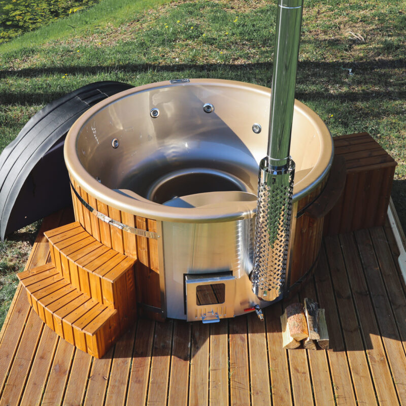 Acrylic hot tub with integrated heater and thermo wood cladding