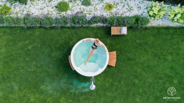 Acrylic hot tub with integrated heater and thermo wood cladding