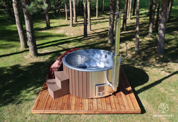 Acrylic hot tub with integrated heater and thermo wpc cladding