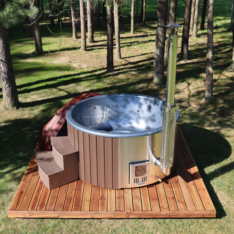 Acrylic hot tub with integrated heater and thermo wpc cladding