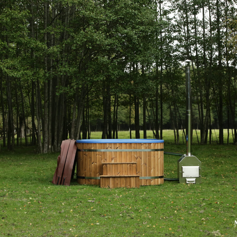 Acrylic square hot tub with external heater and thermo wood cladding