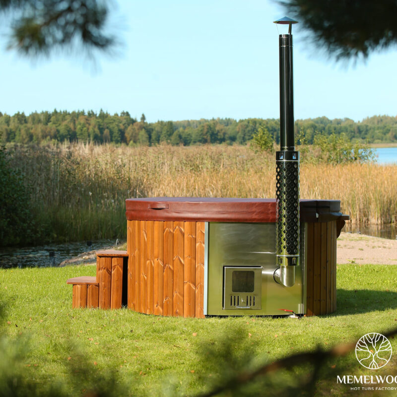 Fiberglass round hot tub with integrated heater and thermo wood cladding