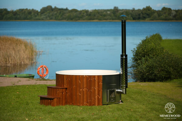 Fiberglass round hot tub with integrated heater and thermo wood cladding