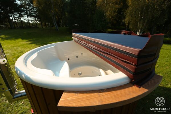 Fiberglass round hot tub with integrated heater and thermo wood cladding