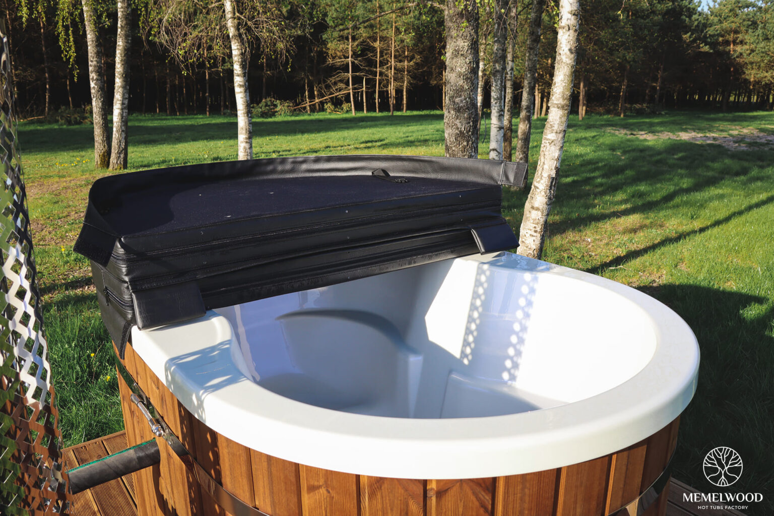 Acrylic ofuro bath with external heater