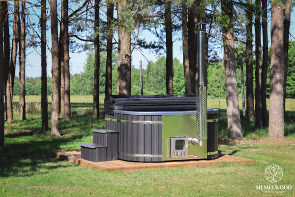 Acrylic square hot tub with integrated heater and wpc cladding