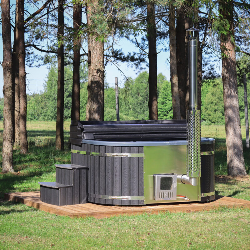 Acrylic square hot tub with integrated heater and wpc cladding