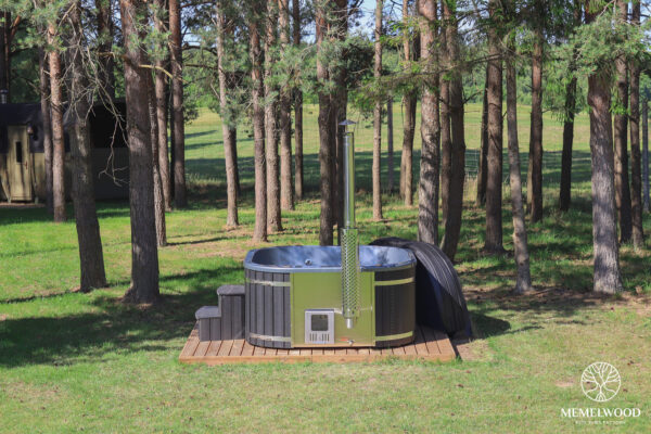 Acrylic square hot tub with integrated heater and wpc cladding