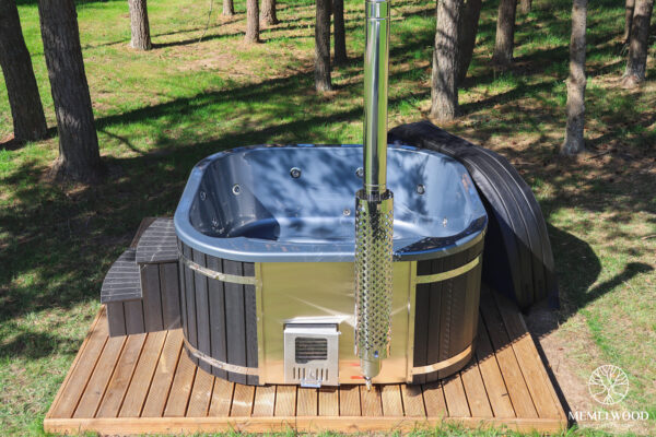 Acrylic square hot tub with integrated heater and wpc cladding