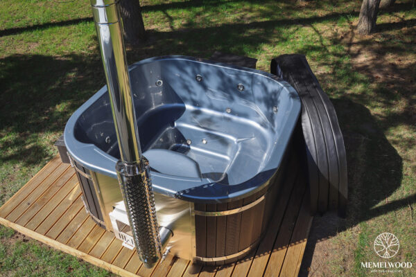 Acrylic square hot tub with integrated heater and wpc cladding