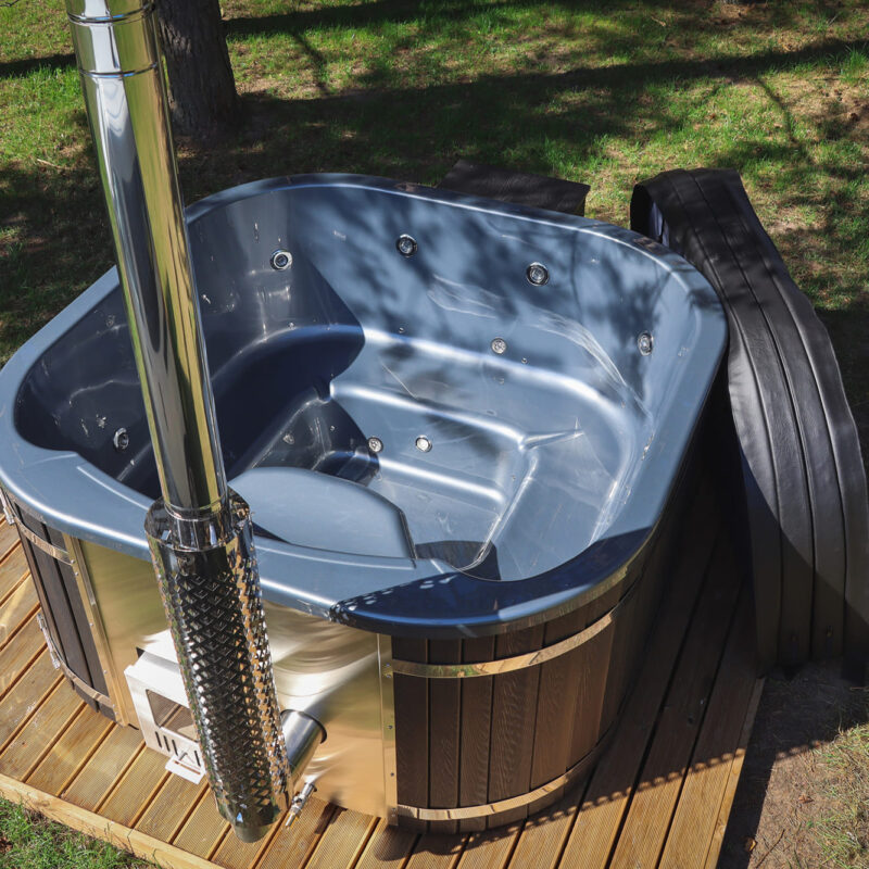 Acrylic square hot tub with integrated heater and wpc cladding