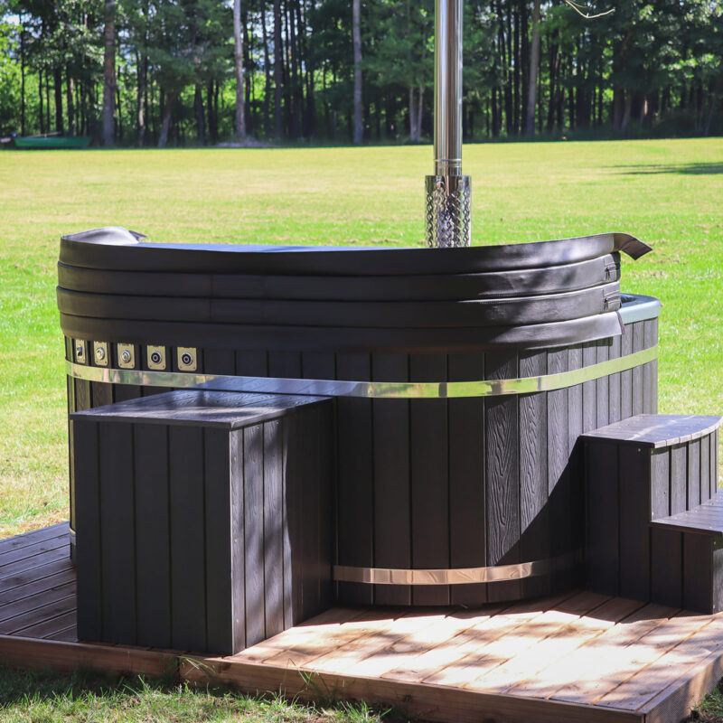 Acrylic square hot tub with integrated heater and wpc cladding