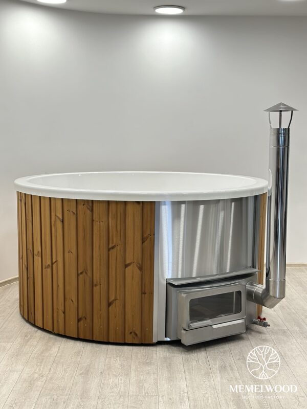 Acrylic hot tub with horizon heater and thermo wood cladding