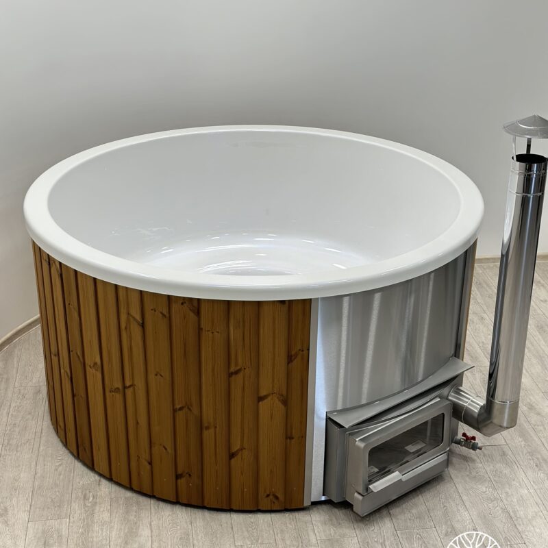 Acrylic hot tub with horizon heater and thermo wood cladding