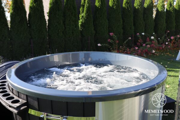 Acrylic hot tub with horizon heater and wpc cladding