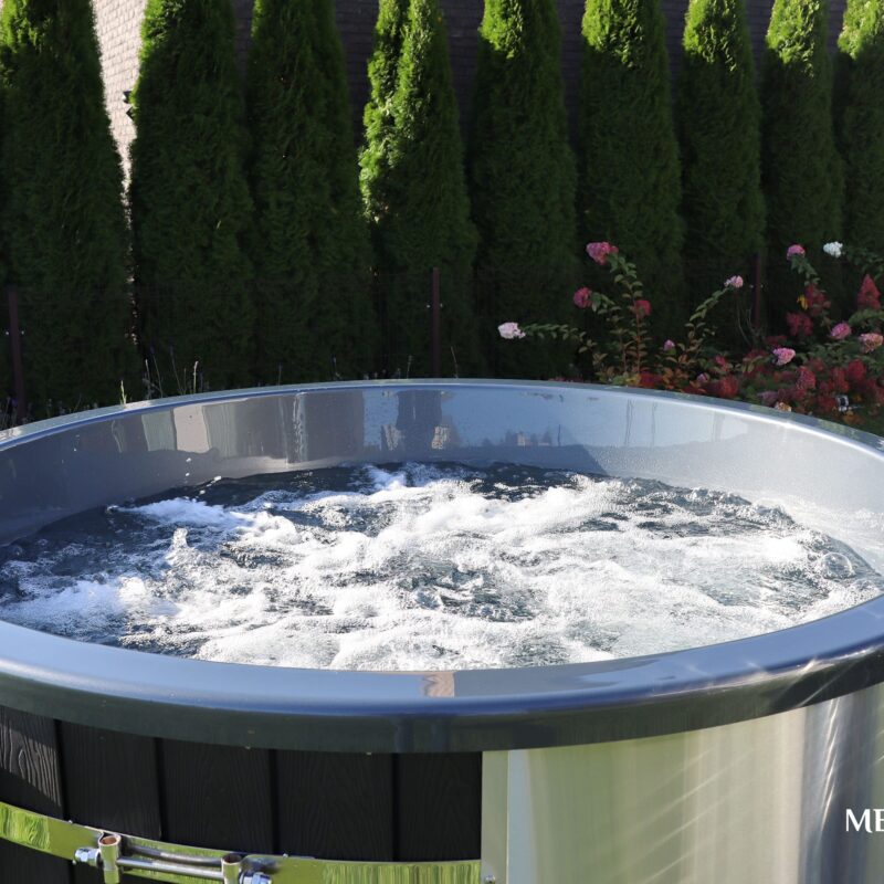 Acrylic hot tub with horizon heater and wpc cladding