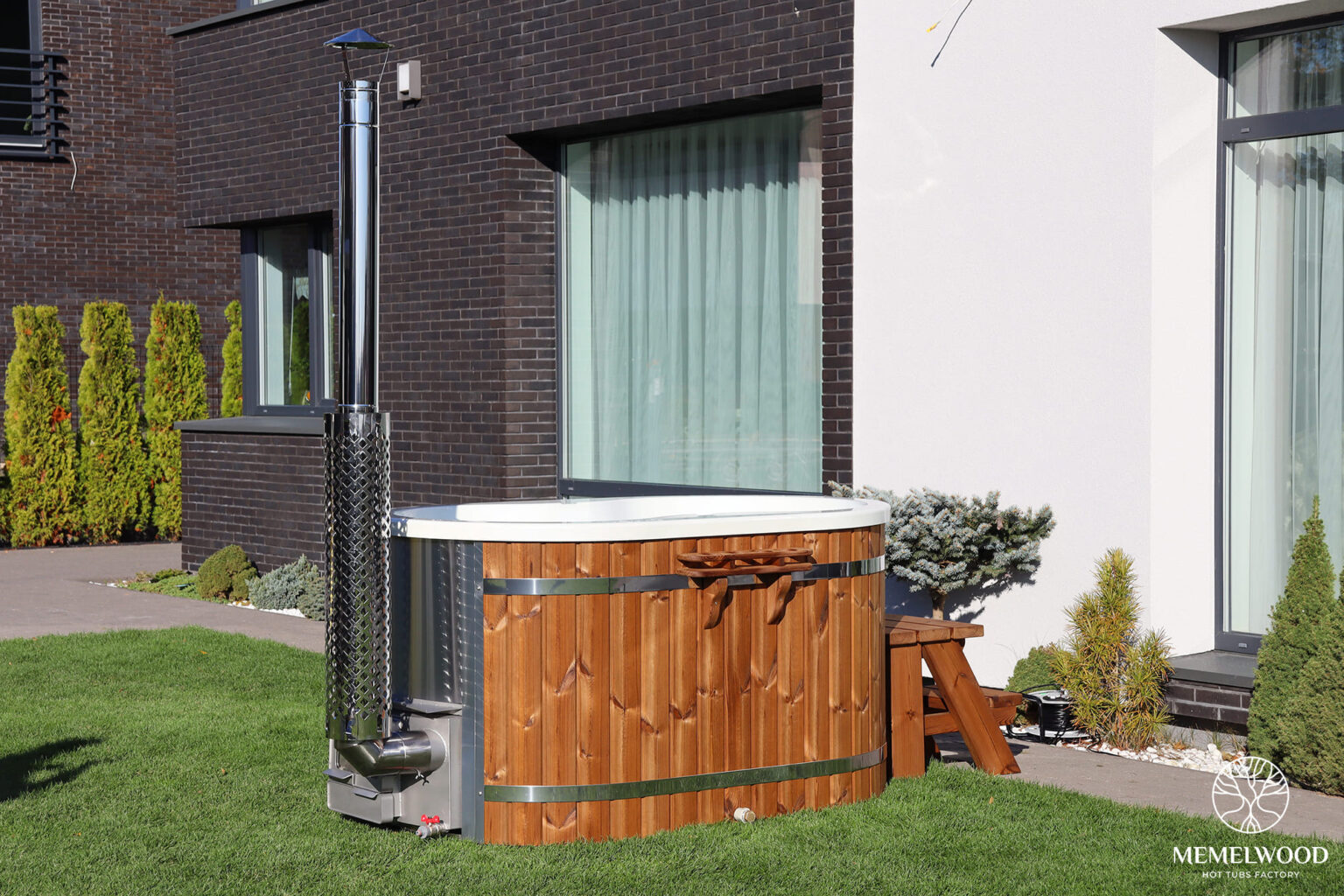 Acrylic ofuro bath with integrated heater