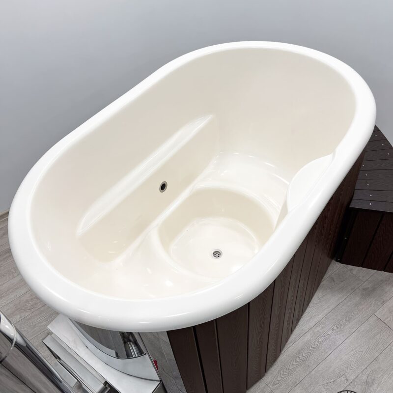 Fiberglass ofuro bath with integrated heater and wpc cladding